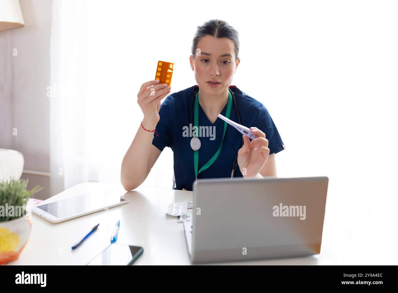 Therapist holding pill bottle online hi-res stock photography and ...