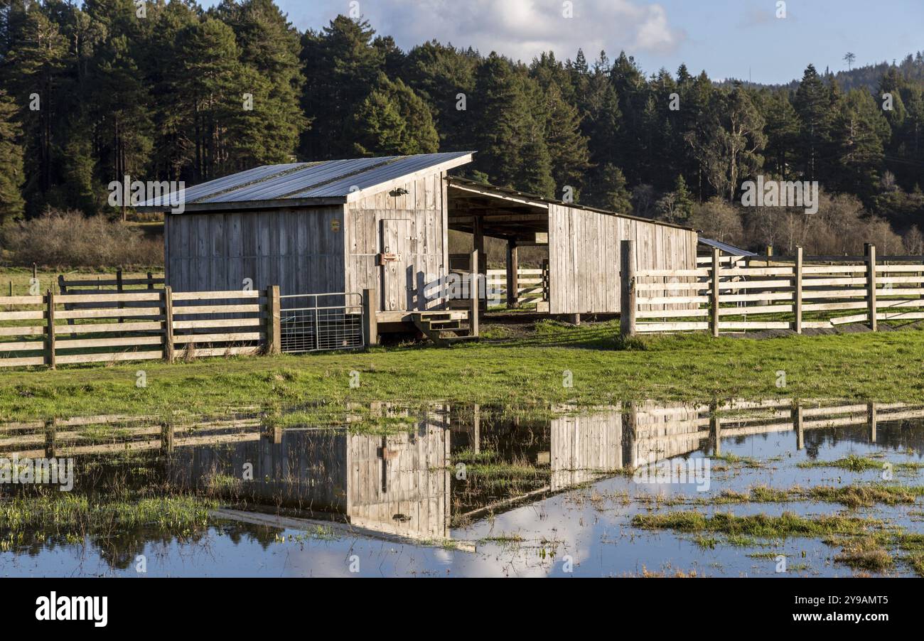 Old barn landscape hi-res stock photography and images - Alamy