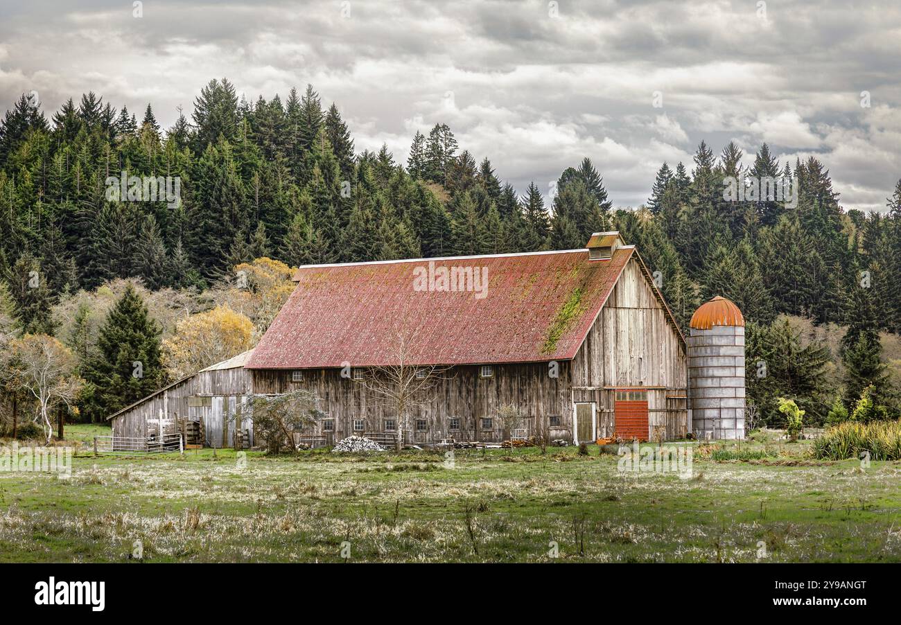 Old barn landscape hi-res stock photography and images - Alamy