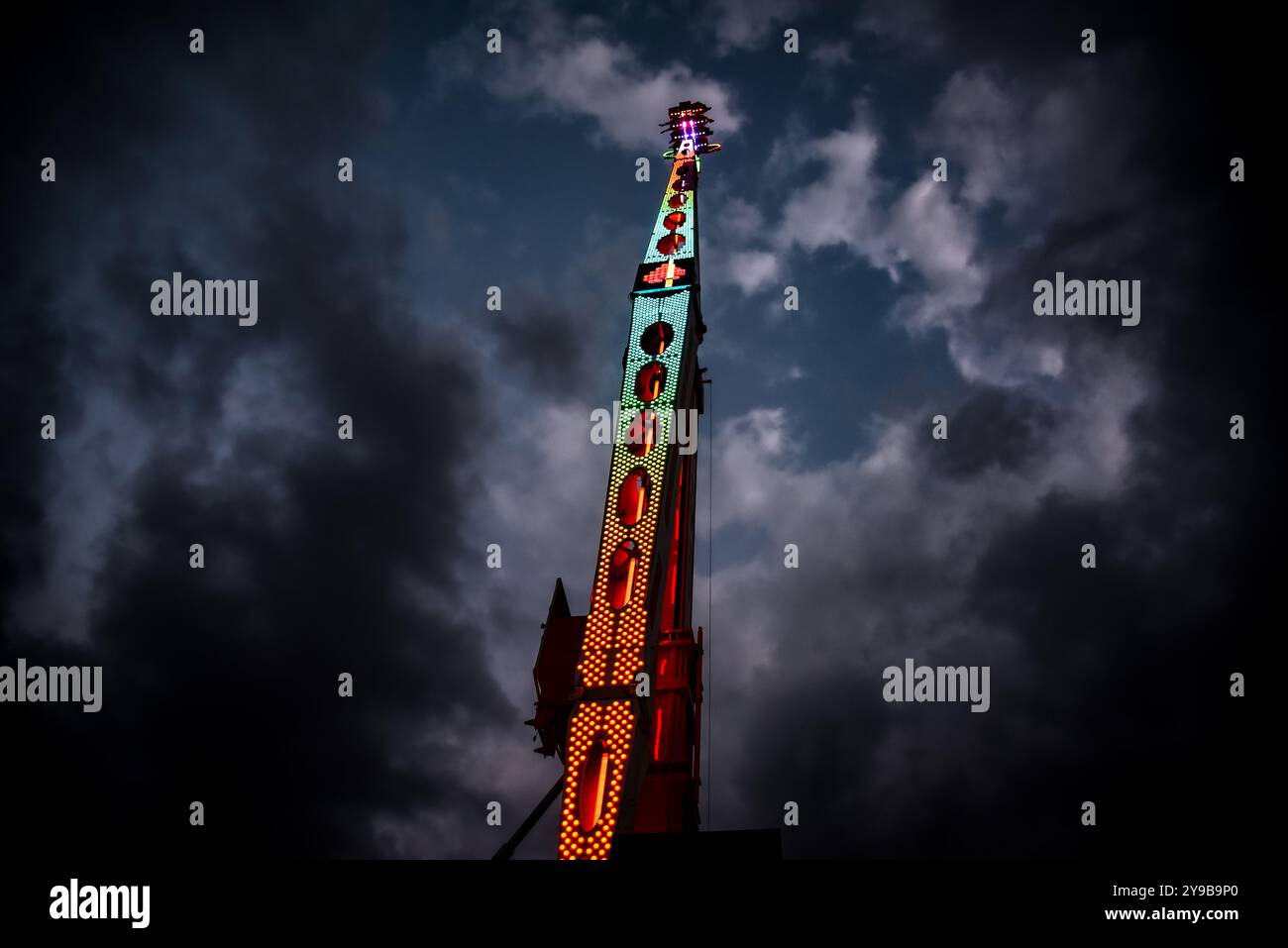 Tall amusement park tower hi-res stock photography and images - Alamy