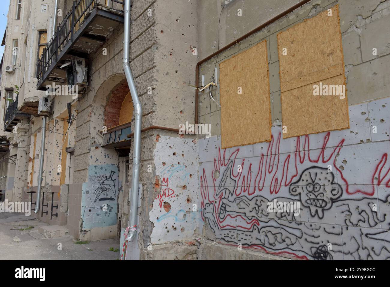 Shrapnel damage to buildings in the city centre of Kharkiv, NE Ukraine with damage from missile attacks in the Russian invasion, May 2024 Stock Photo