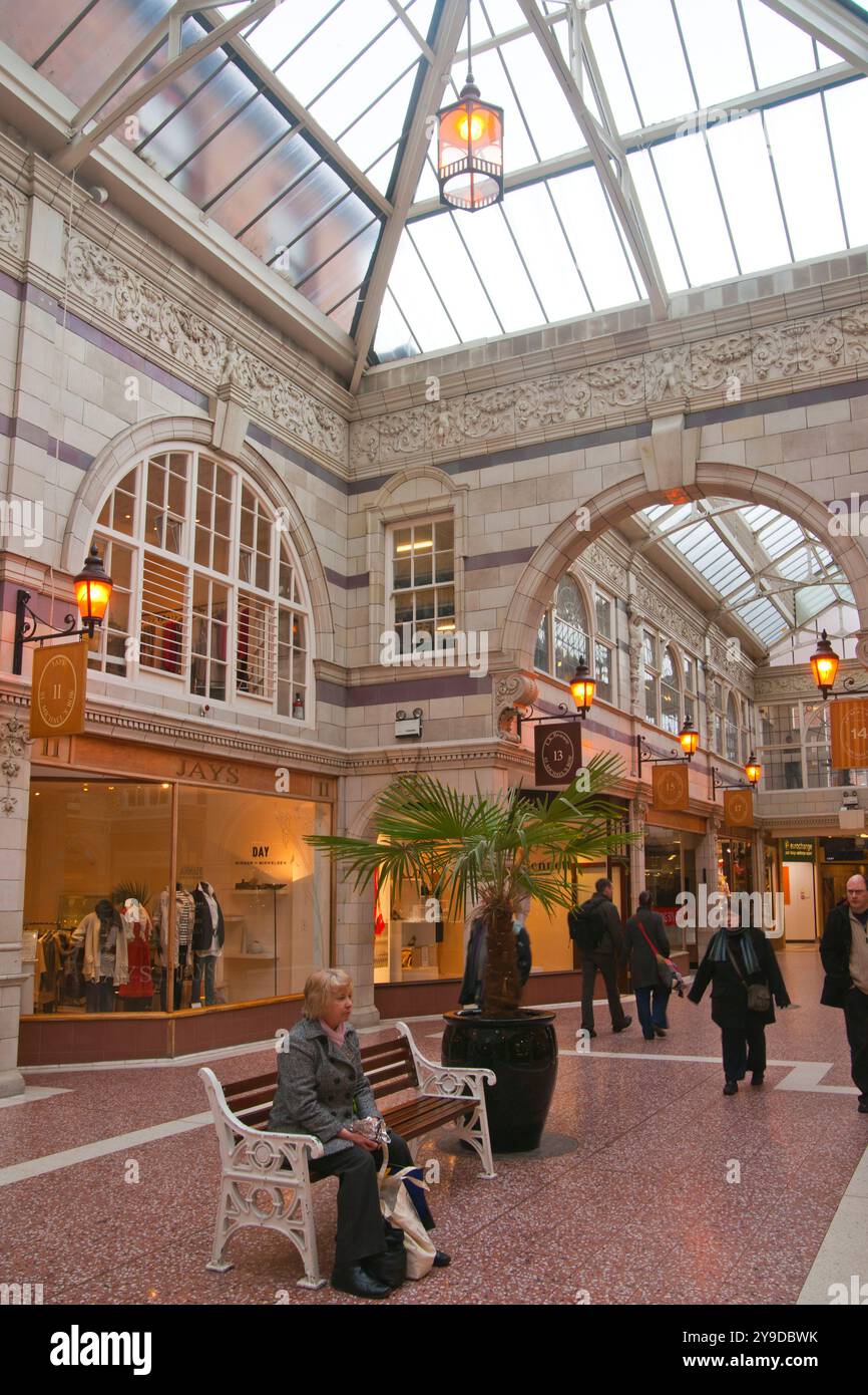 Grosvenor michaels arcade uk hi-res stock photography and images - Alamy