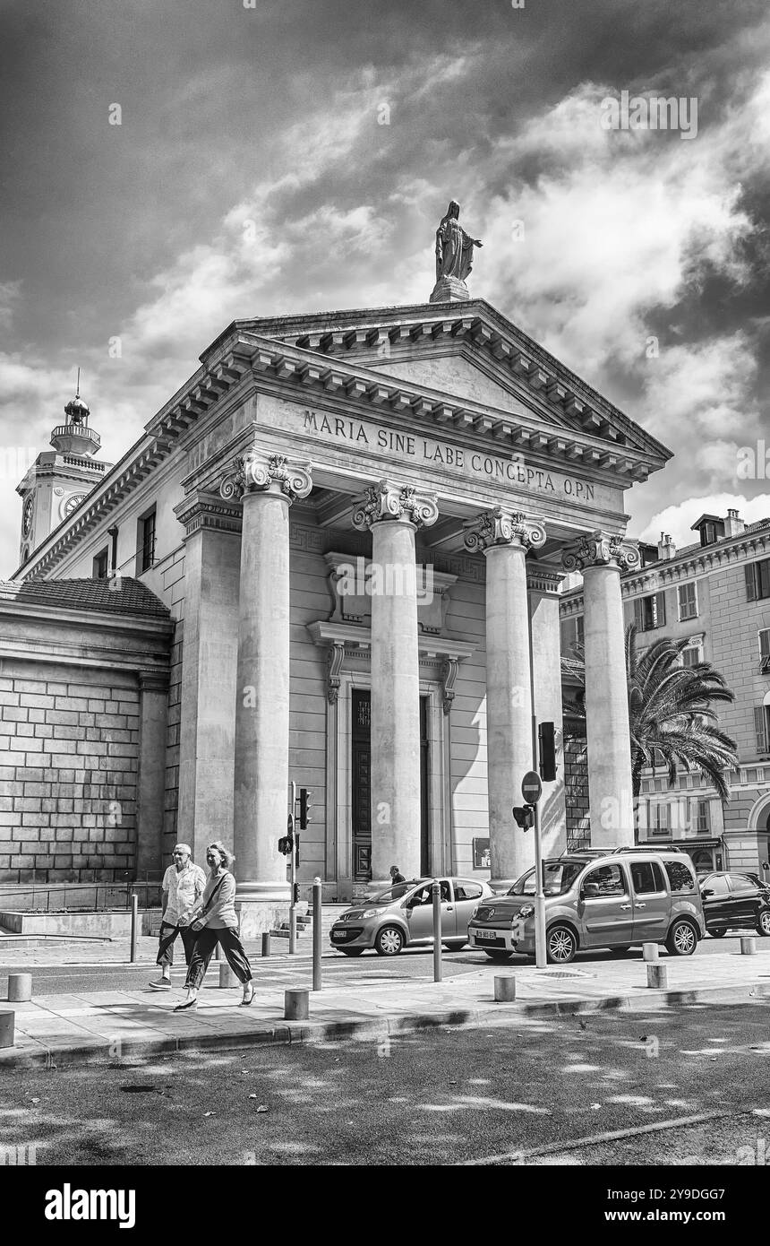 Located right Black and White Stock Photos & Images - Alamy