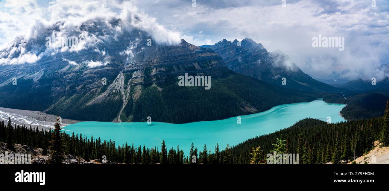 Lake peyto in banff national park. Summer days with clouds. Glacier ...