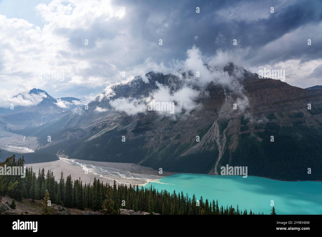 Lake peyto in banff national park. Summer days with clouds. Glacier ...