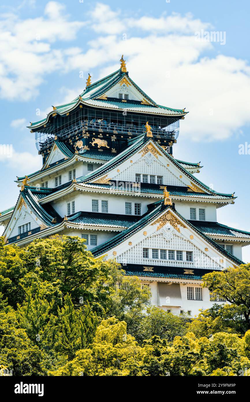 View with Osaka Castle, the most famous landmark and popular tourist ...