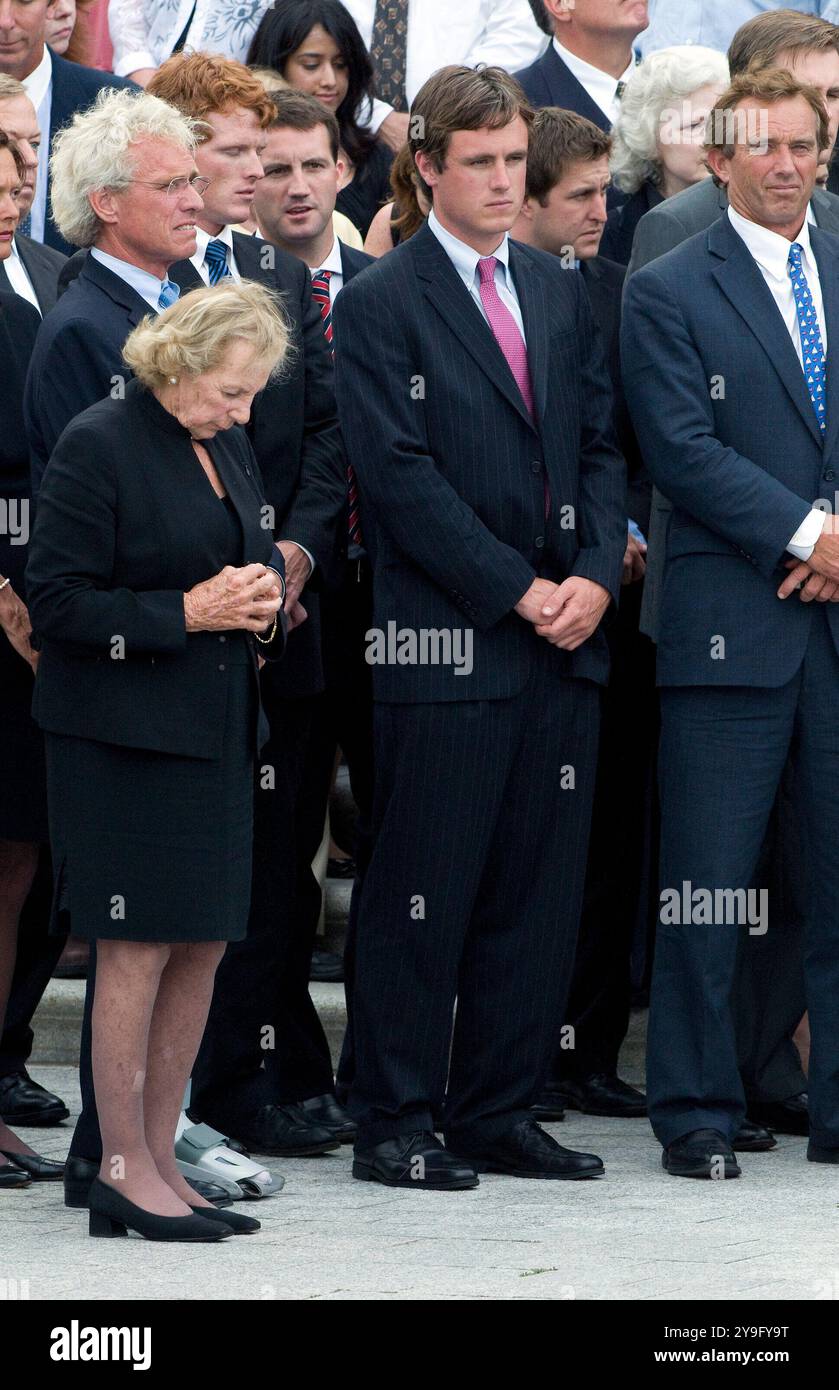 Washington, DC - August 29, 2009 -- Former United States Representative Joseph P. Kennedy, II, Ethel Kennedy, and Robert F. Kennedy, Jr. attend a ceremony in honor of former U.S. Senator Edward M. 'Ted' Kennedy (Democrat of Massachusetts) at the U.S. Capitol on Saturday, August 29, 2009.Credit: Ron Sachs/CNP.(RESTRICTION: NO New York or New Jersey Newspapers or newspapers within a 75 mile radius of New York City) Stock Photo