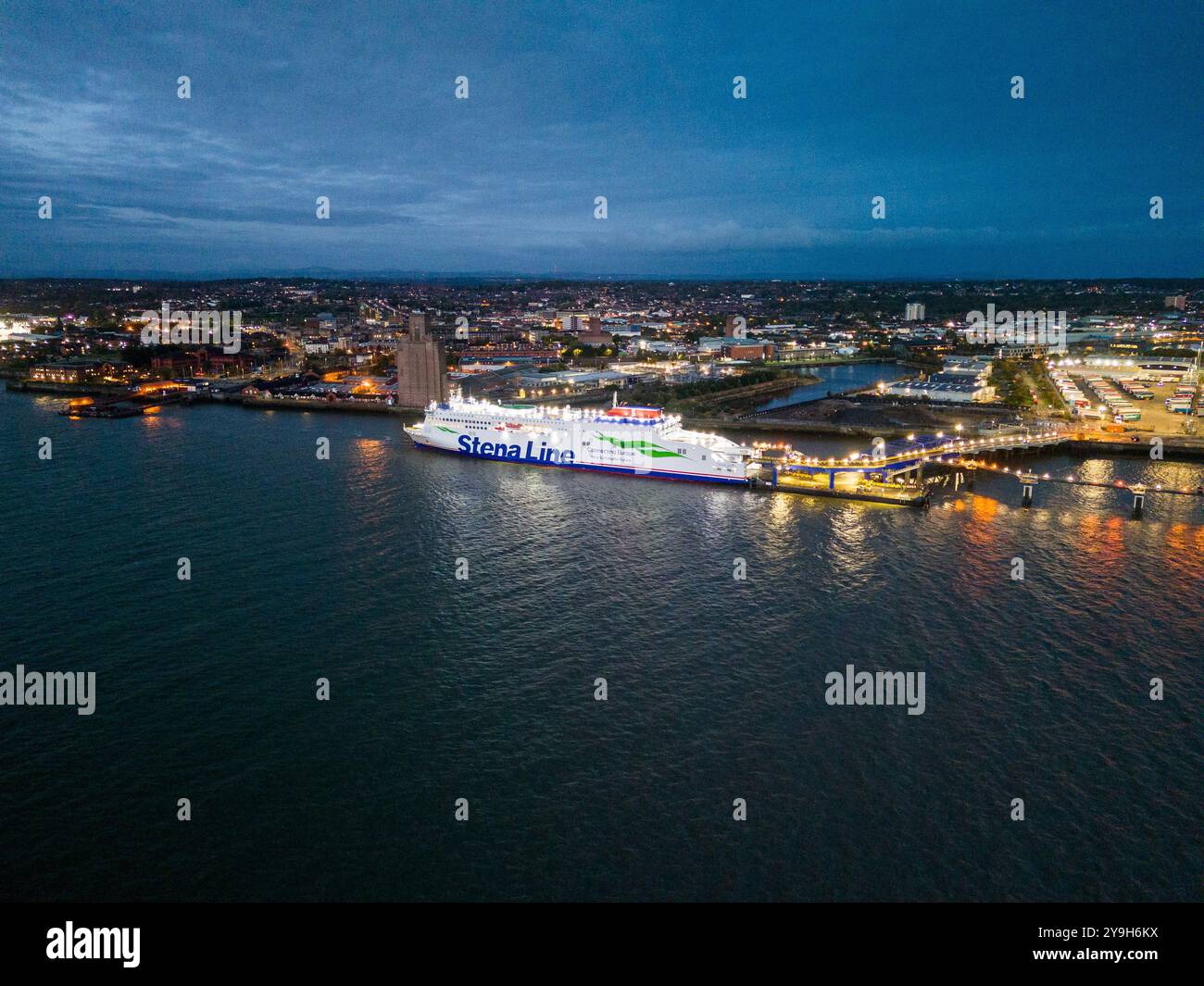 Liverpool Ferry Postcode Approaching aerial view passenger ferry hi-res stock photography and ...