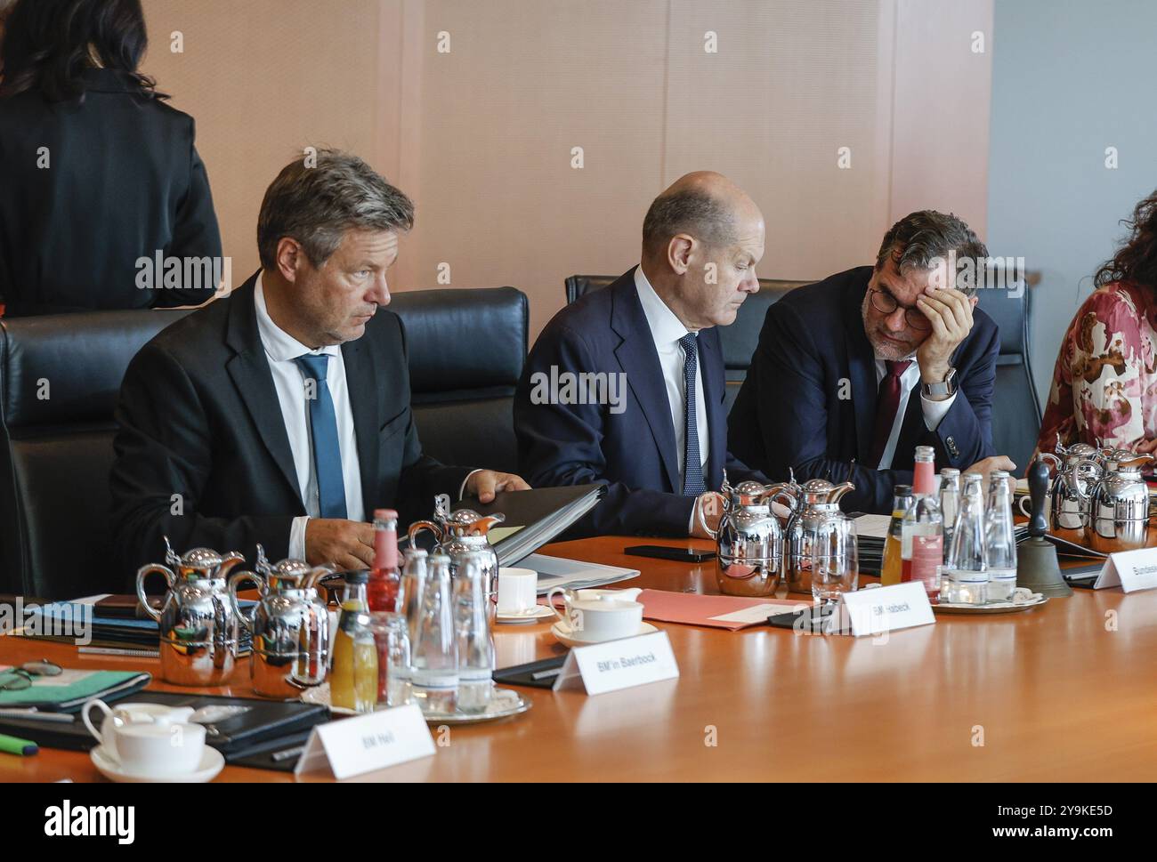 Federal Chancellor Olaf Scholz (M) in conversation with the Head of the Chancellery Wolfgang Schmidt (R), and Federal Minister of Economics Robeck Hab Stock Photo