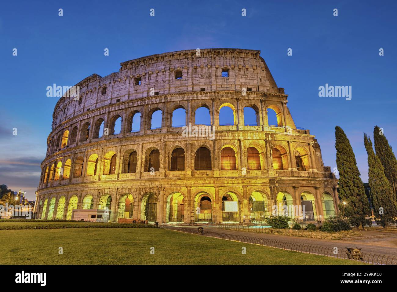 Rome Italy night city skyline at Rome Colosseum empty nobody Stock ...