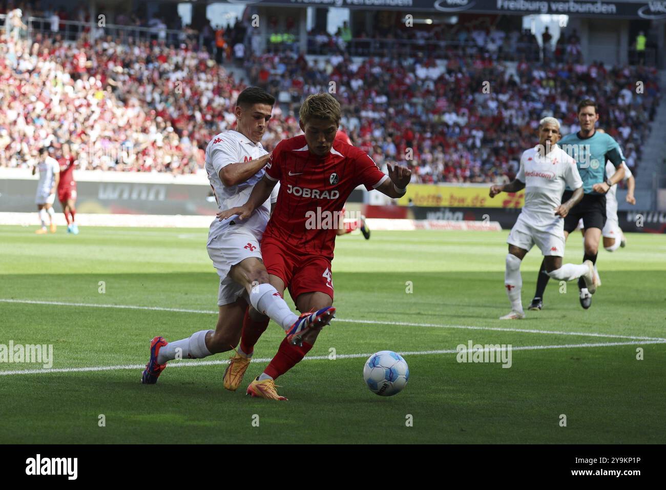Ritsu D?an (SC Freiburg) is attacked by his Italian opponent Lucas Martinez Quarta during the football test match: SC Freiburg, AC Florence REGULATION Stock Photo
