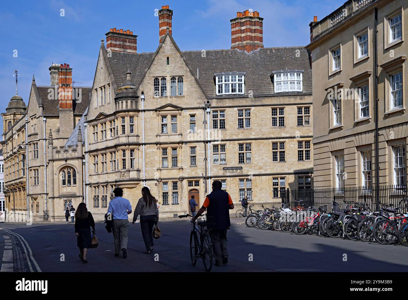 Oxford University, students walking on road towards New College Lane Stock Photo