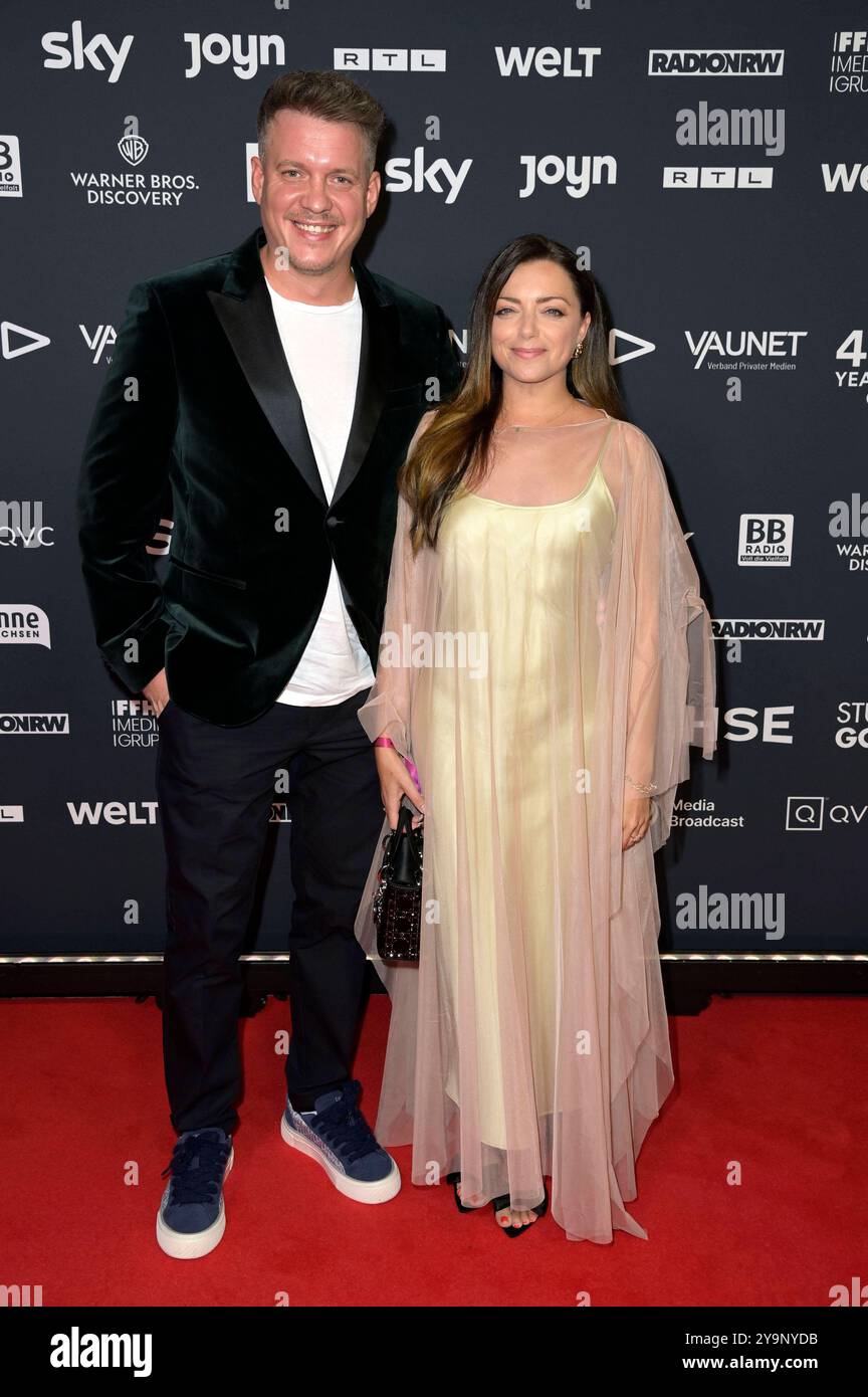 Anne Menden mit Freund Gustav Masurek beim Vaunet Jubiläumsevent 40 Jahre  Private Medien im Telegraphenamt. Berlin, 10.10.2024 *** Anne Menden with  friend Gustav Masurek at the Vaunet anniversary event 40 years of
