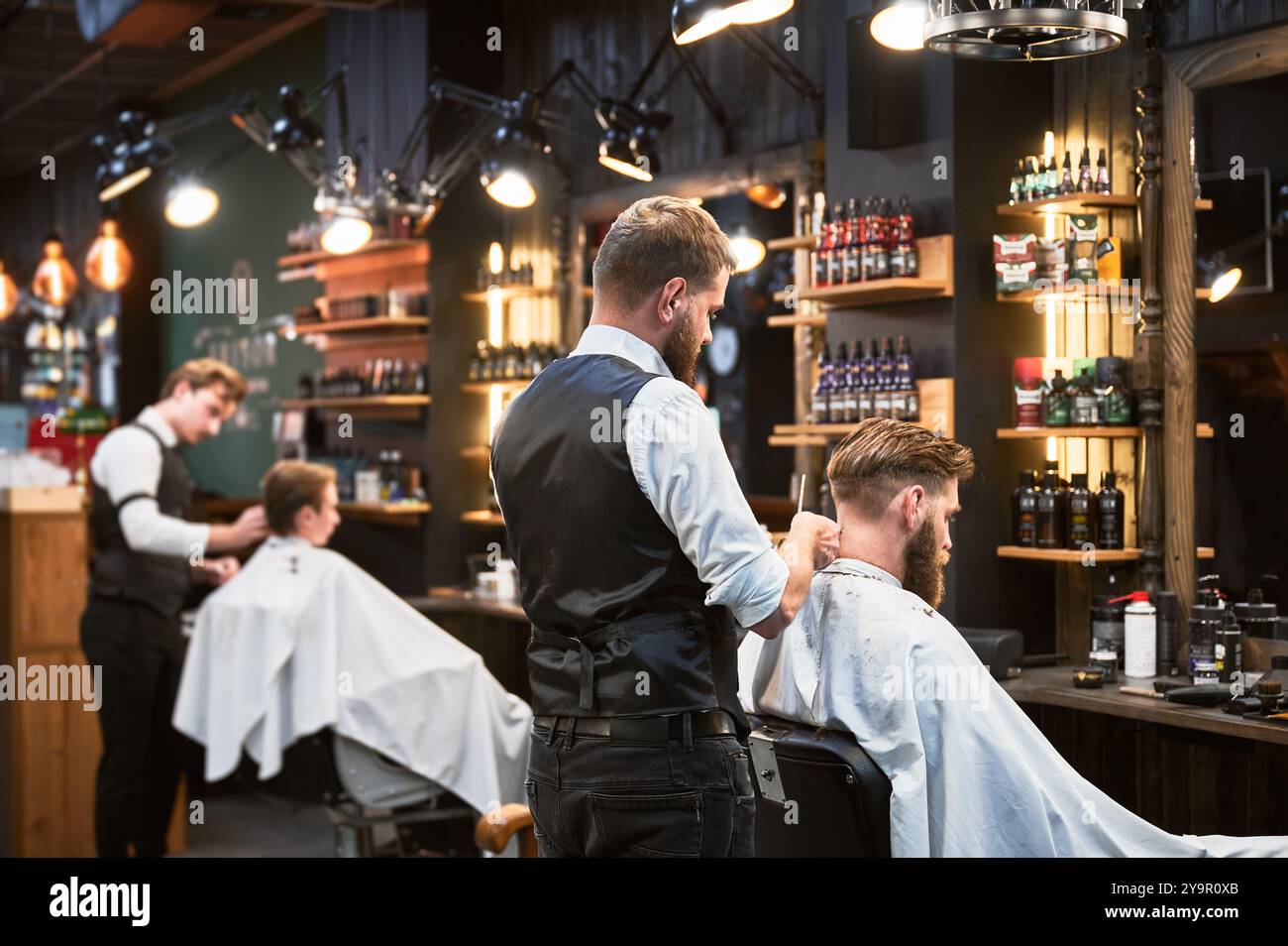 Barbers hands scissors hi-res stock photography and images - Alamy
