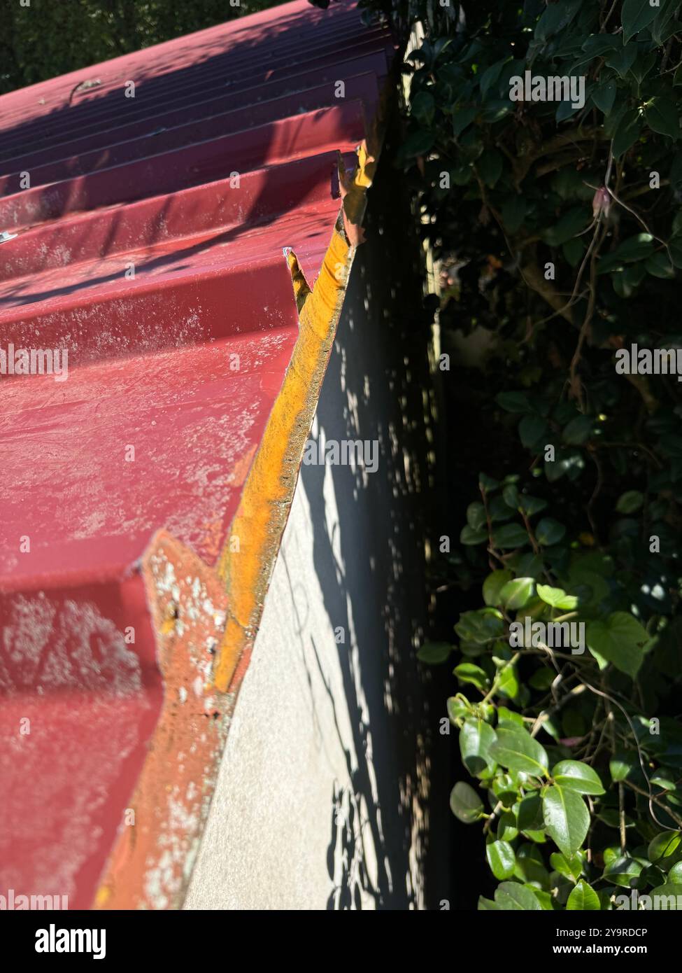 With this image, from a roof house top, get me 40 Keywords and 10 supertags for stock photography and caption and description, for use in alamy format - Smartphone Captured Stock Image