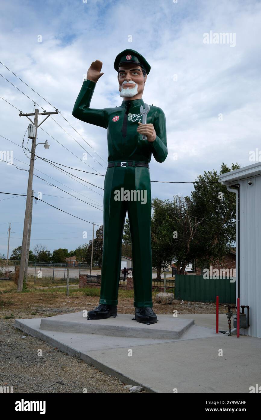 Large Texaco mechanic on Route 66 at the American Giants Museum in Atlanta, Illinois Stock Photo