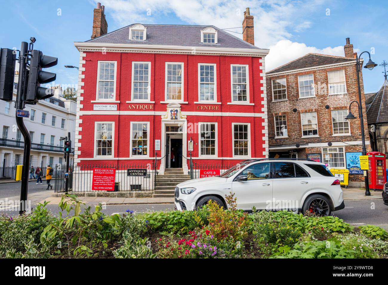 The Red House Antiques, a 300 year old Georgian Town House, formerly lived in my the Mayor of York is now a antique centre the City of York, Yorks. Stock Photo