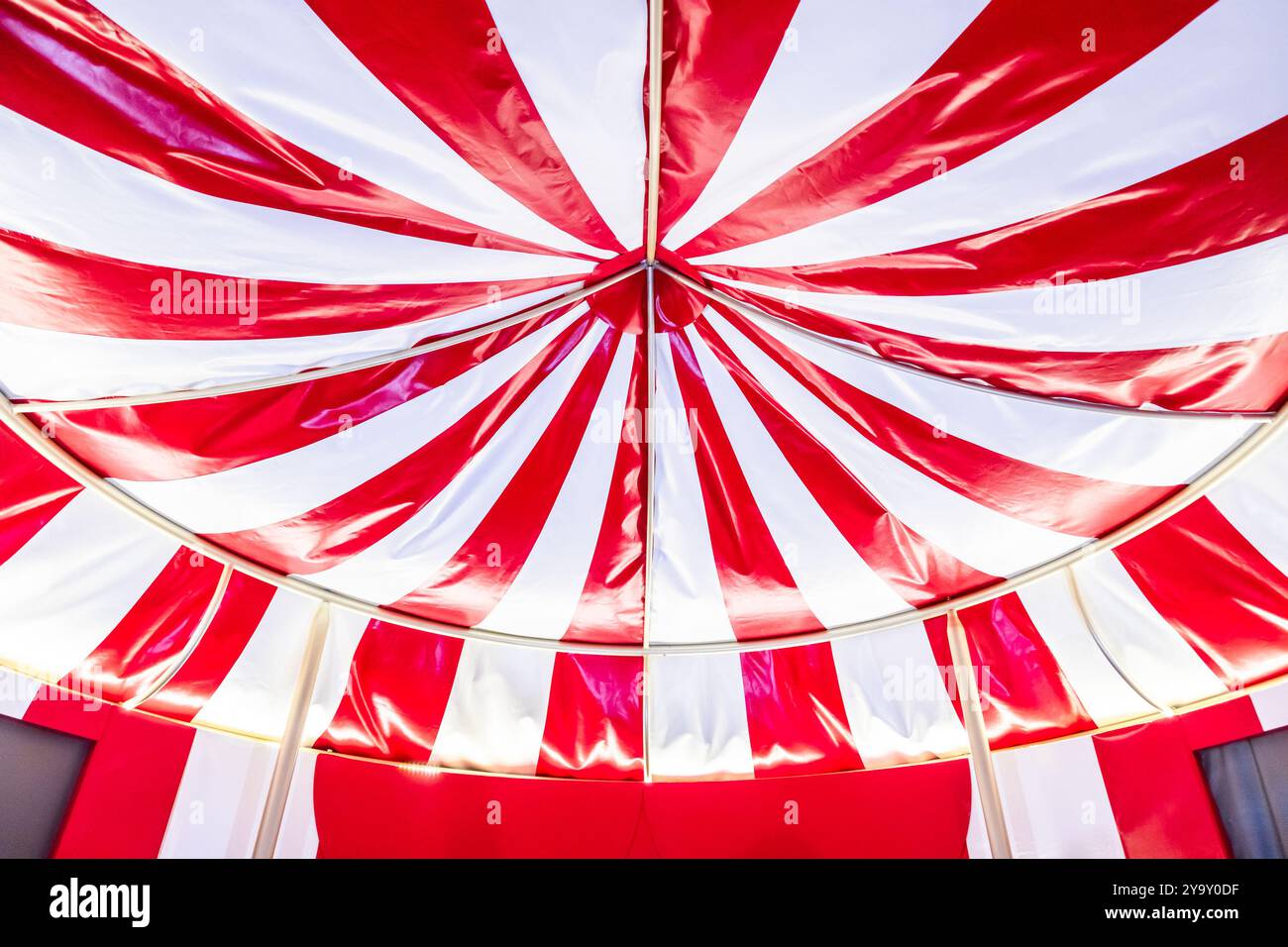 Red and white striped circus tent hi-res stock photography and images ...
