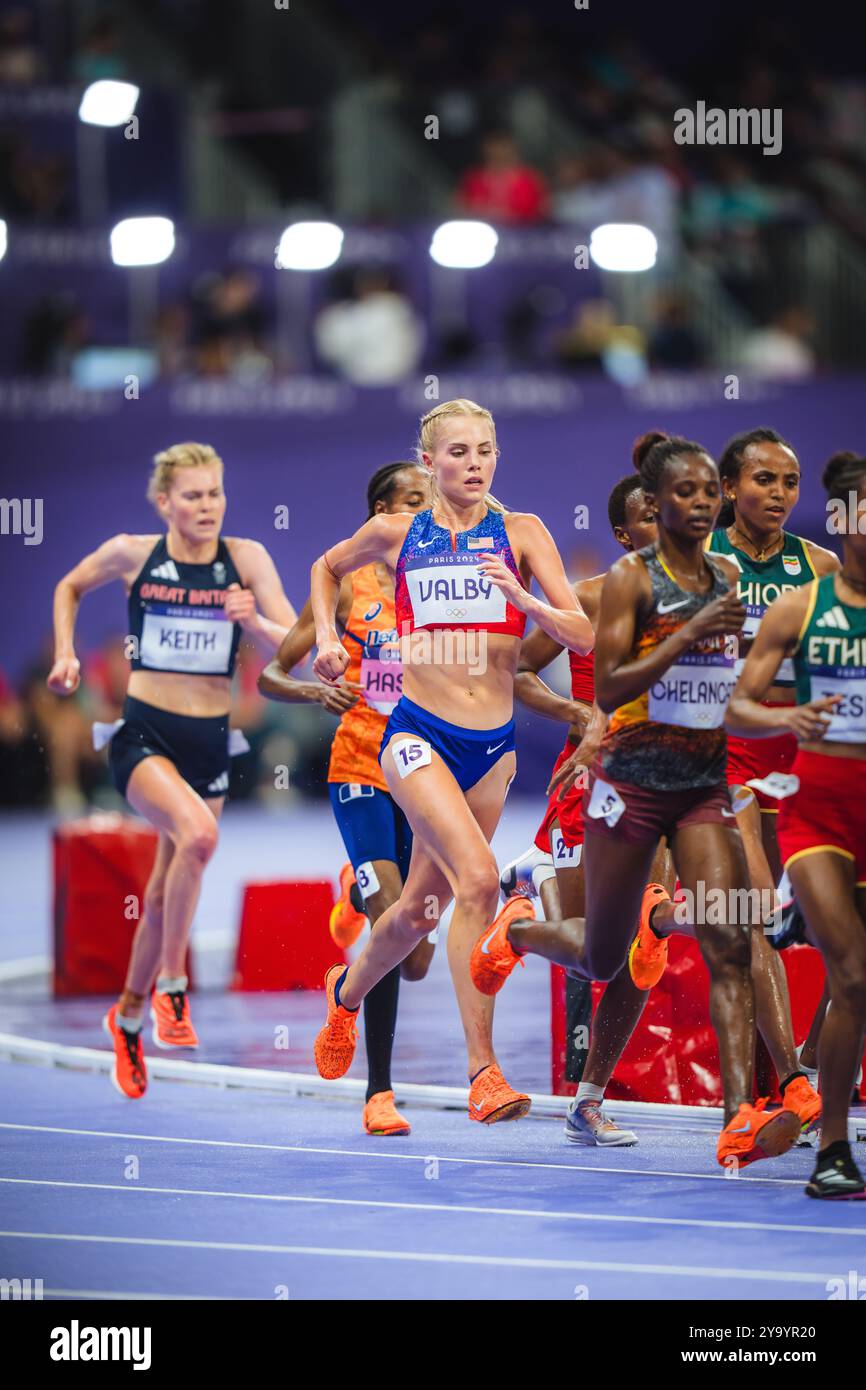 Parker Valby participating in the 10.000 meters at the Paris 2024