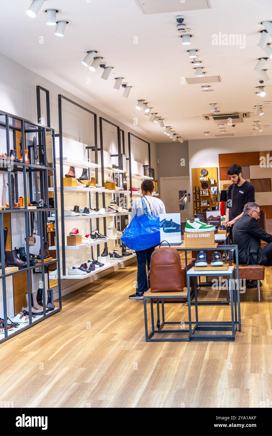Ecco shop hi res stock photography and images Page 2 Alamy