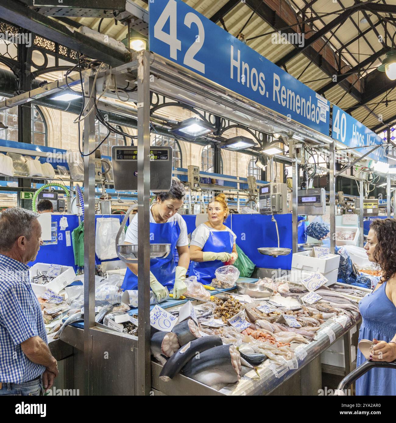 Busy stands hi-res stock photography and images - Alamy