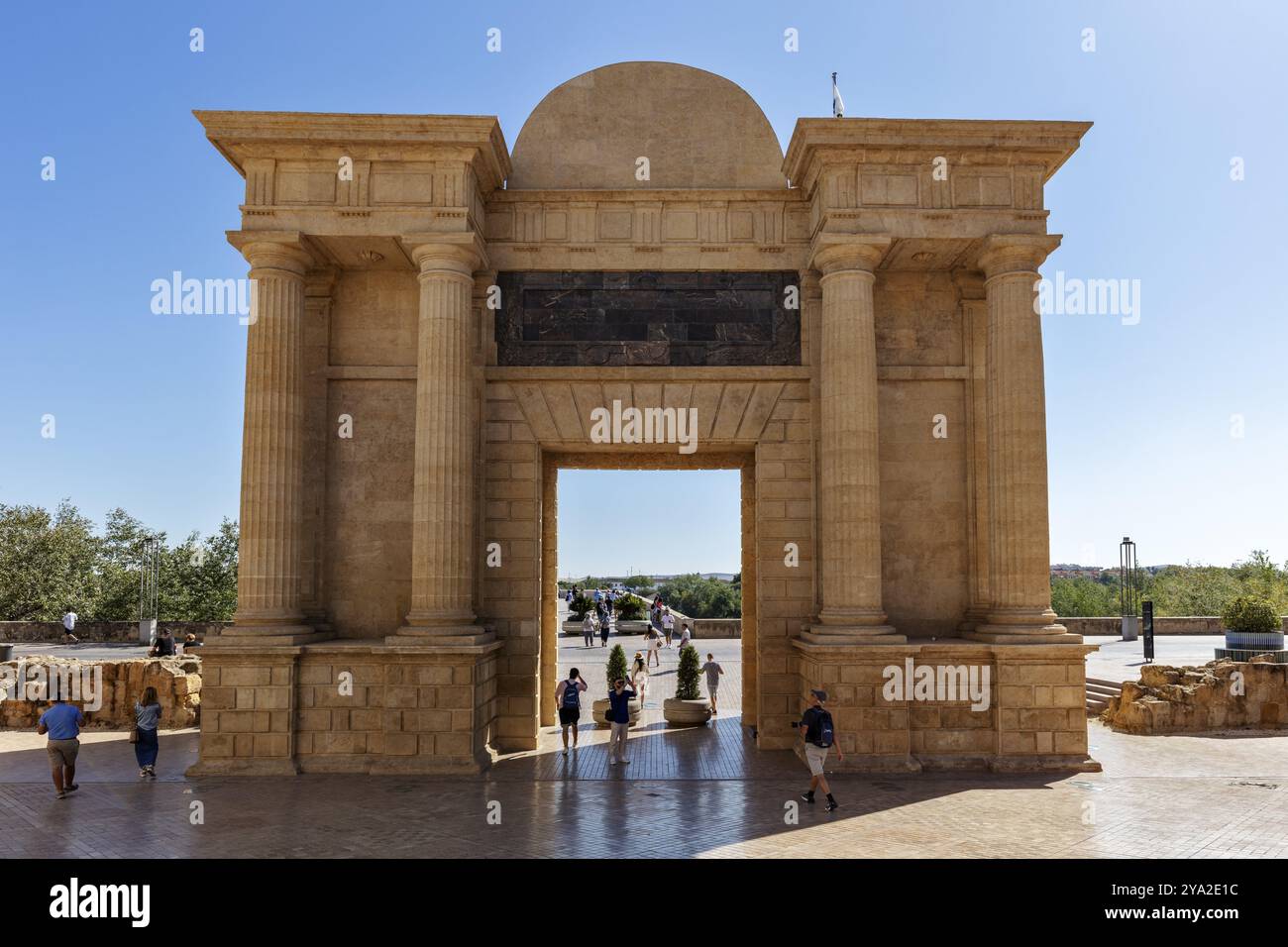 Entry columns hi-res stock photography and images - Alamy