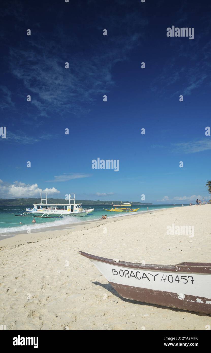 Boracay shoreline boats hi-res stock photography and images - Alamy