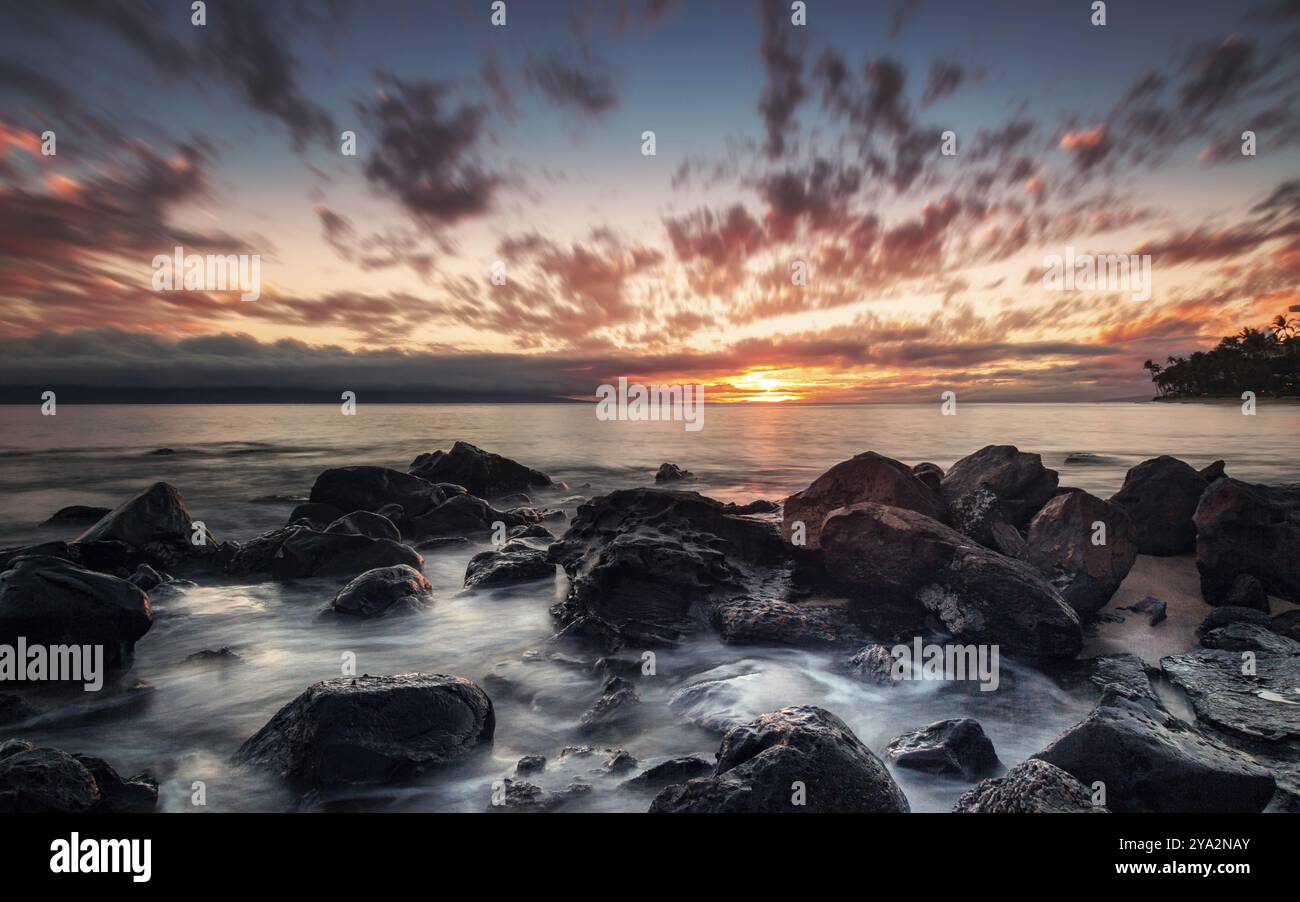 A dramatic sunset looking over the Pacific Ocean, Maui, Hawaii Stock ...