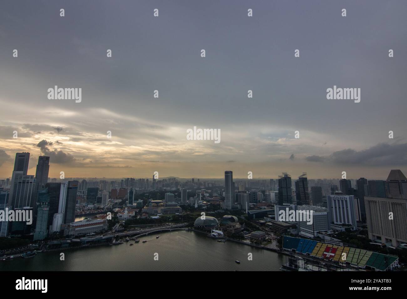 Singapore time lapse city skyline hi-res stock photography and images ...
