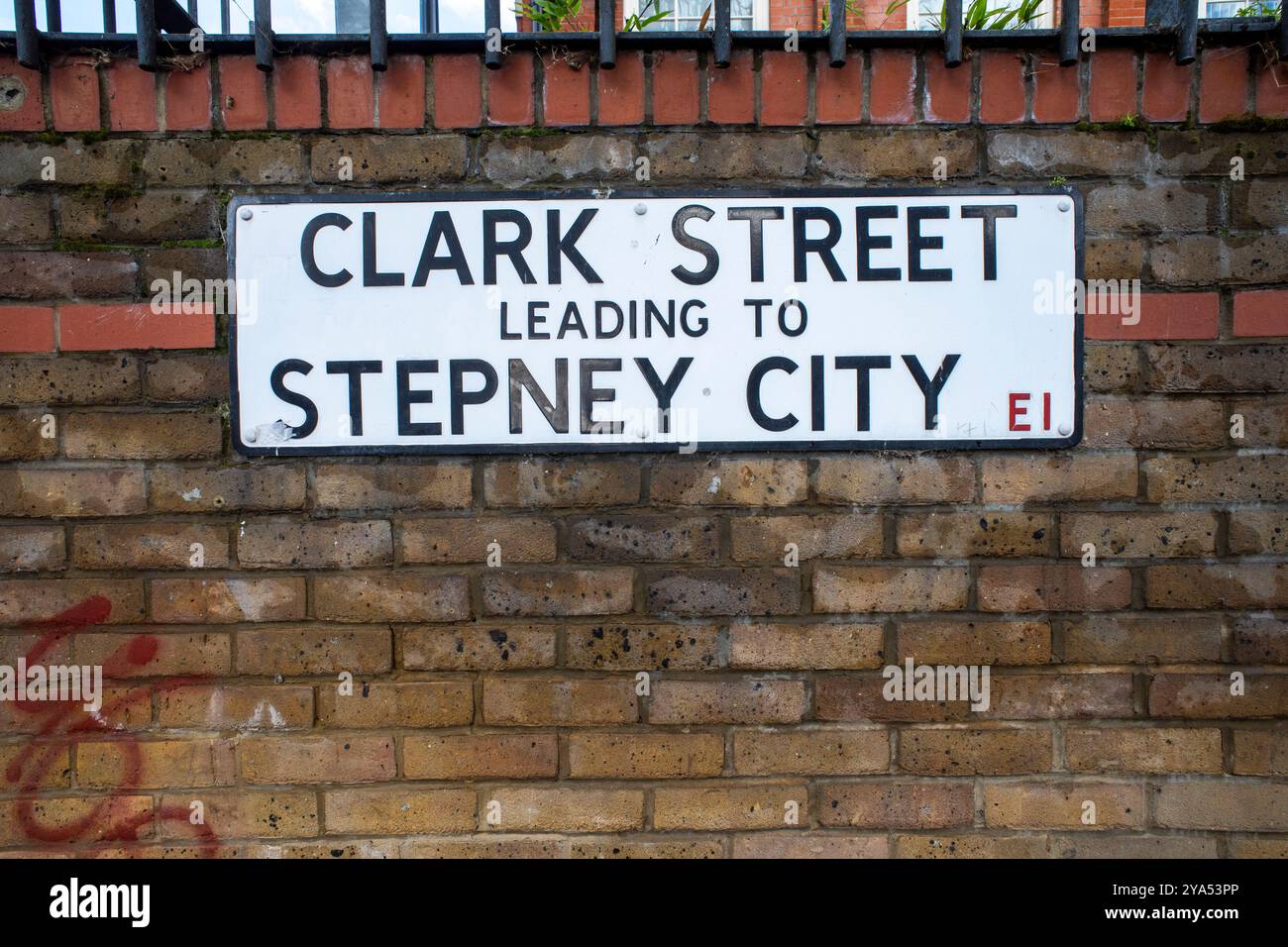 Victorian street london whitechapel hi-res stock photography and images ...