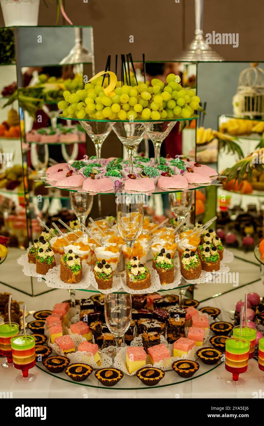 Life Exquisite Display Exquisite display handmade chocolates hi-res stock photography and ...