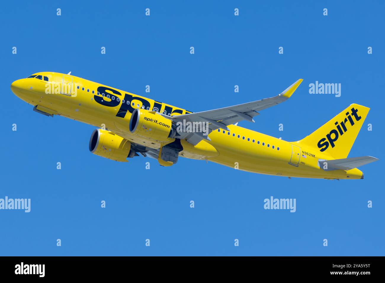 Spirit airlines plane interior hi-res stock photography and images - Alamy
