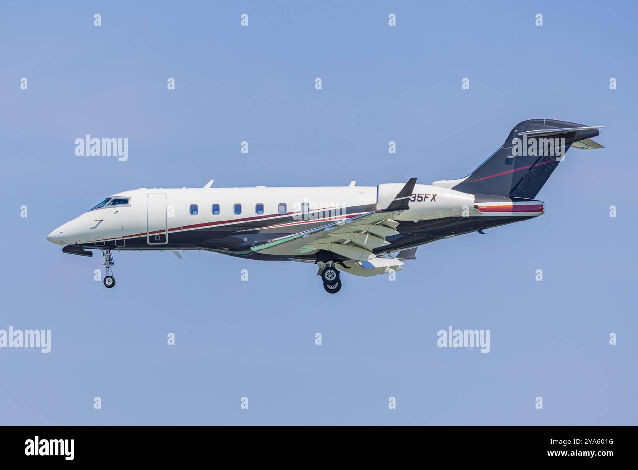 Bombardier challenger interior hi-res stock photography and images - Alamy