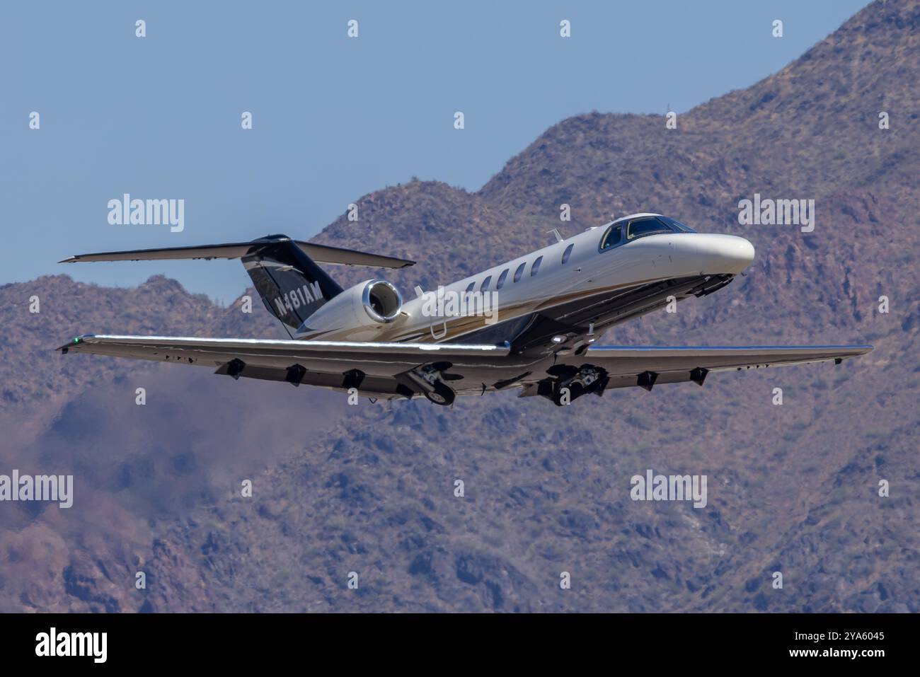 N481AM C25C Cessna 525C CitationJet CJ4 Departing Scottsdale Airport 
