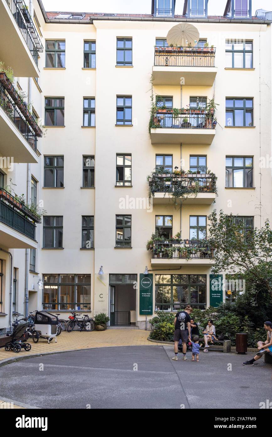 Hackesche H fe Art Noveau Courtyard Residential And Retail Architecture hackesche-h-fe-art-noveau-courtyard-residential-and-retail-architecture