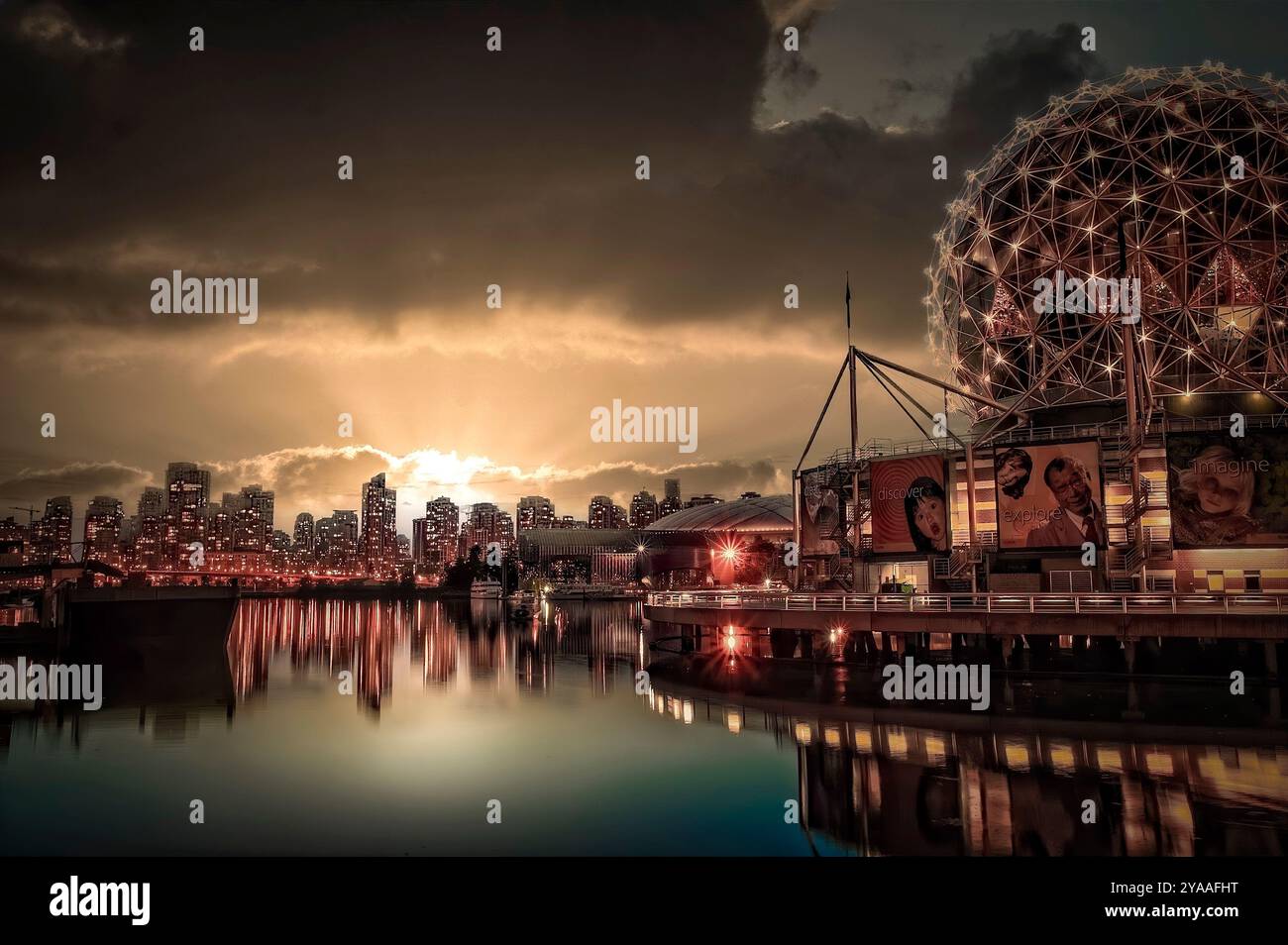Dusk at iconic landmarks hi-res stock photography and images - Alamy