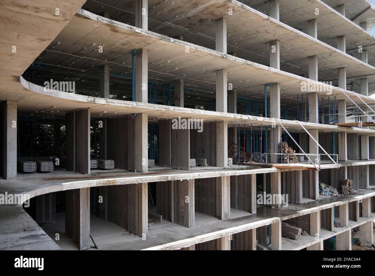 A new modern multi-storey residential building under construction Stock ...