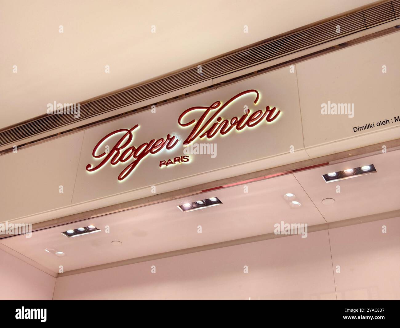 Roger vivier hi-res stock photography and images - Alamy