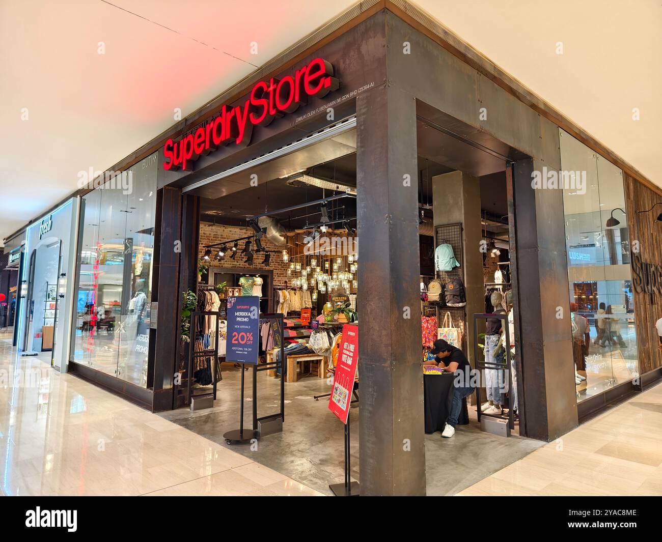 Superdry Storefront Hi Res Stock Photography And Images Alamy