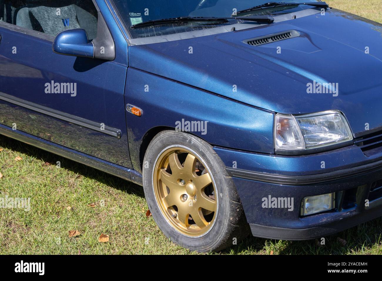 Golden rims hi-res stock photography and images - Alamy