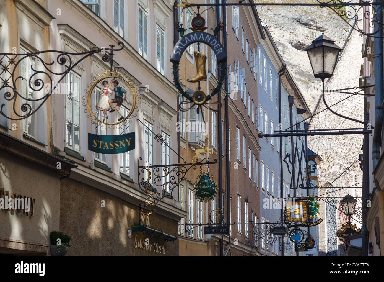 Elegant Getreidegasse shopping street in historic downtown Salzburg ...