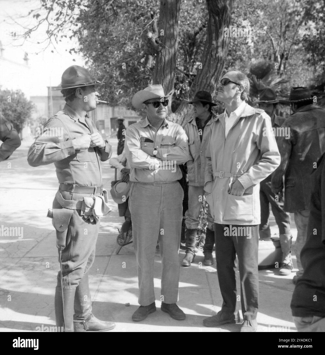 WILLIAM HOLDEN chatting on the set of THE WILD BUNCH 1969 Director SAM ...