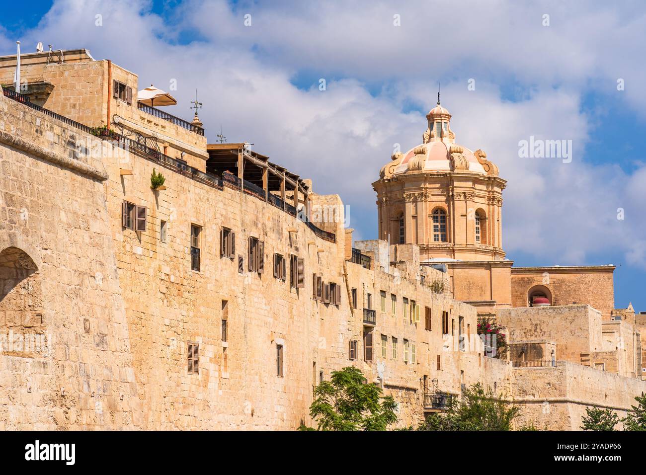 the-moat-walls-around-the-historic-town-of-mdina-malta-stock-photo-alamy