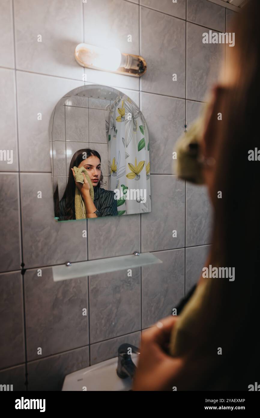 Face wash evening woman hi-res stock photography and images - Alamy
