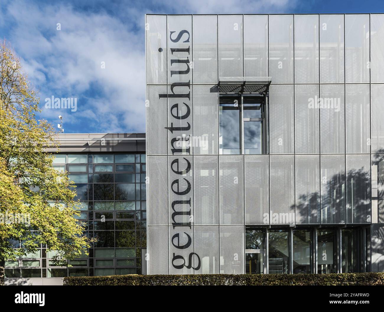 Modern rectangular building hi-res stock photography and images - Alamy