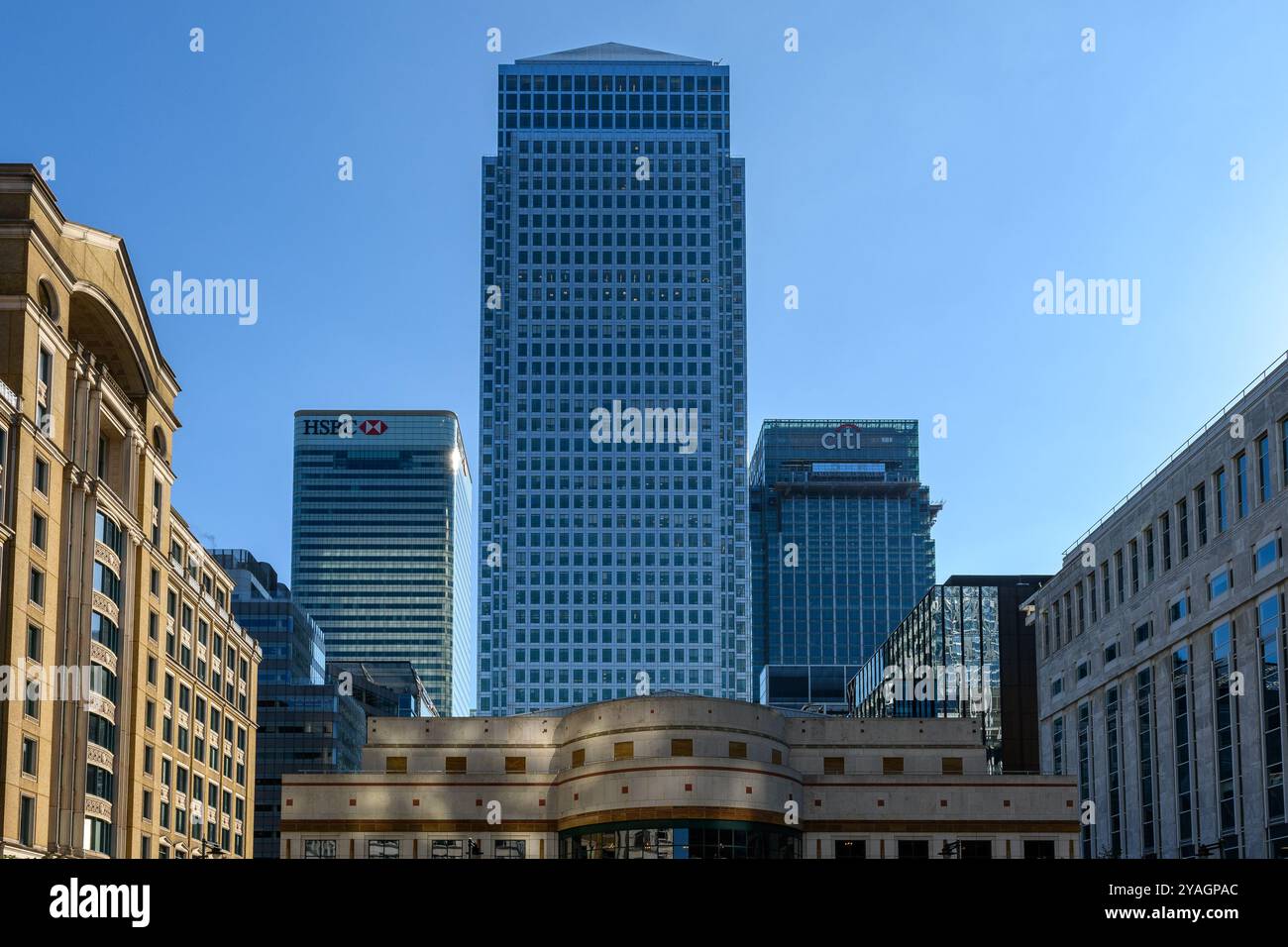 London, UK: Modern office buildings at Canary Wharf Stock Photo - Alamy