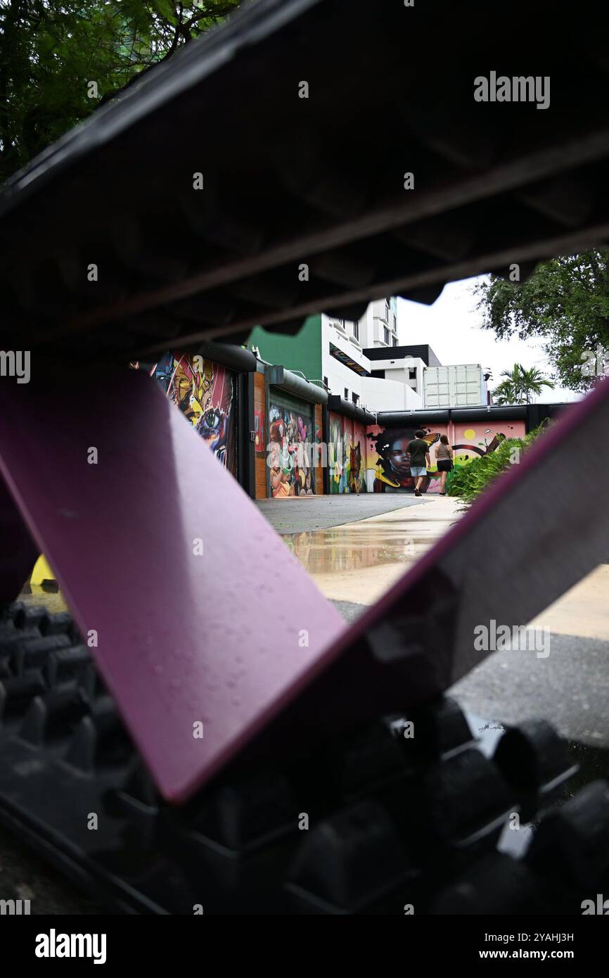 Modern street art vibe hi-res stock photography and images - Alamy