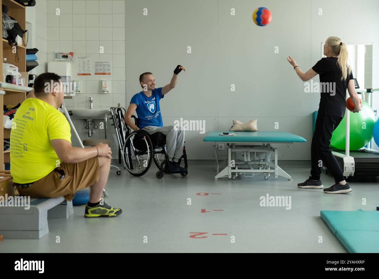 Physiotherapy horizontal hi-res stock photography and images - Alamy