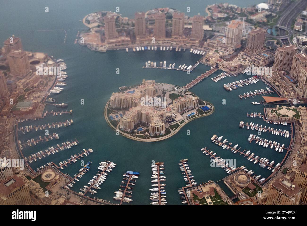 The pearl qatar aerial hi-res stock photography and images - Alamy