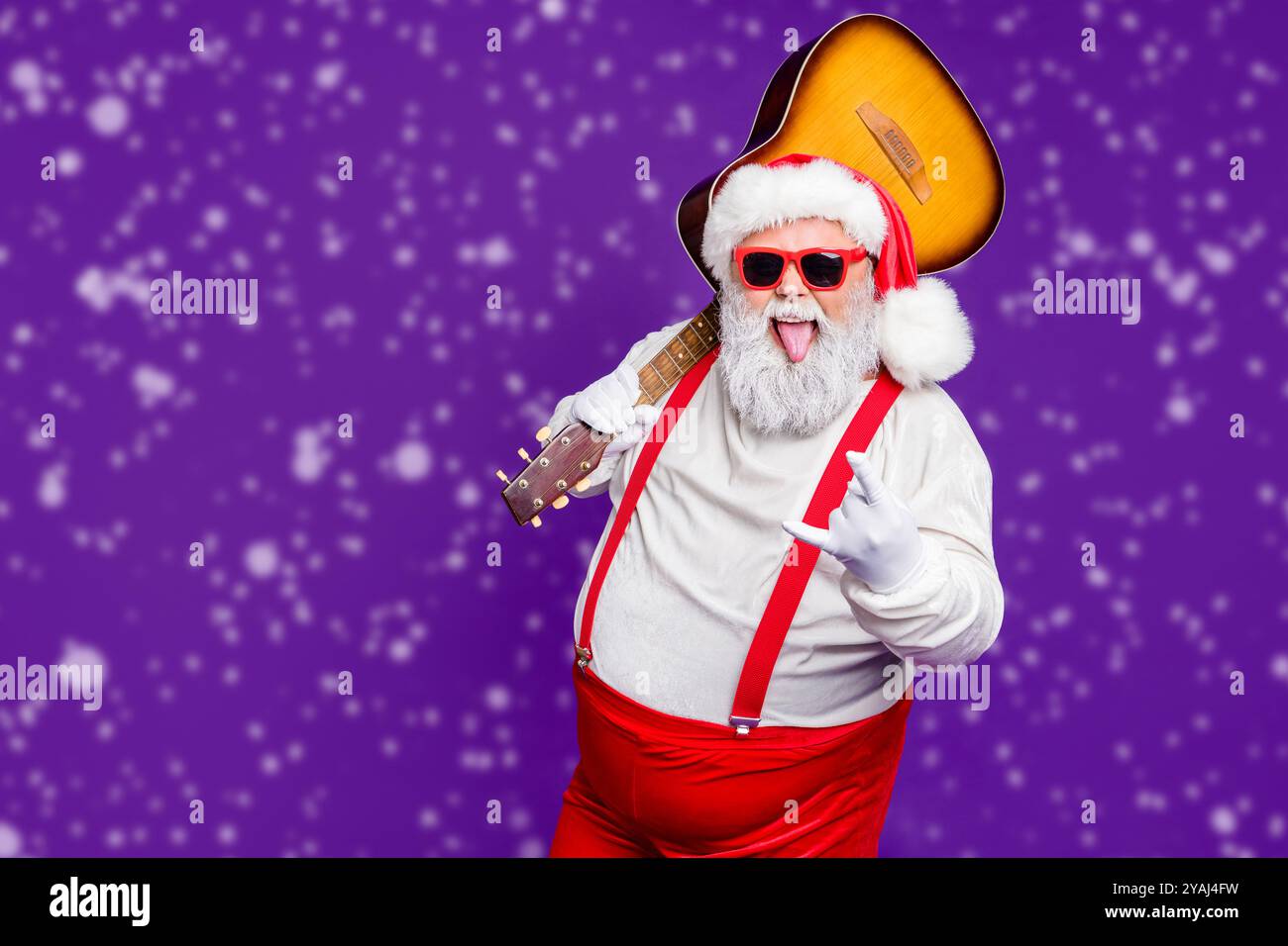 Naughty santa hi-res stock photography and images - Page 13 - Alamy, image size:1300x956